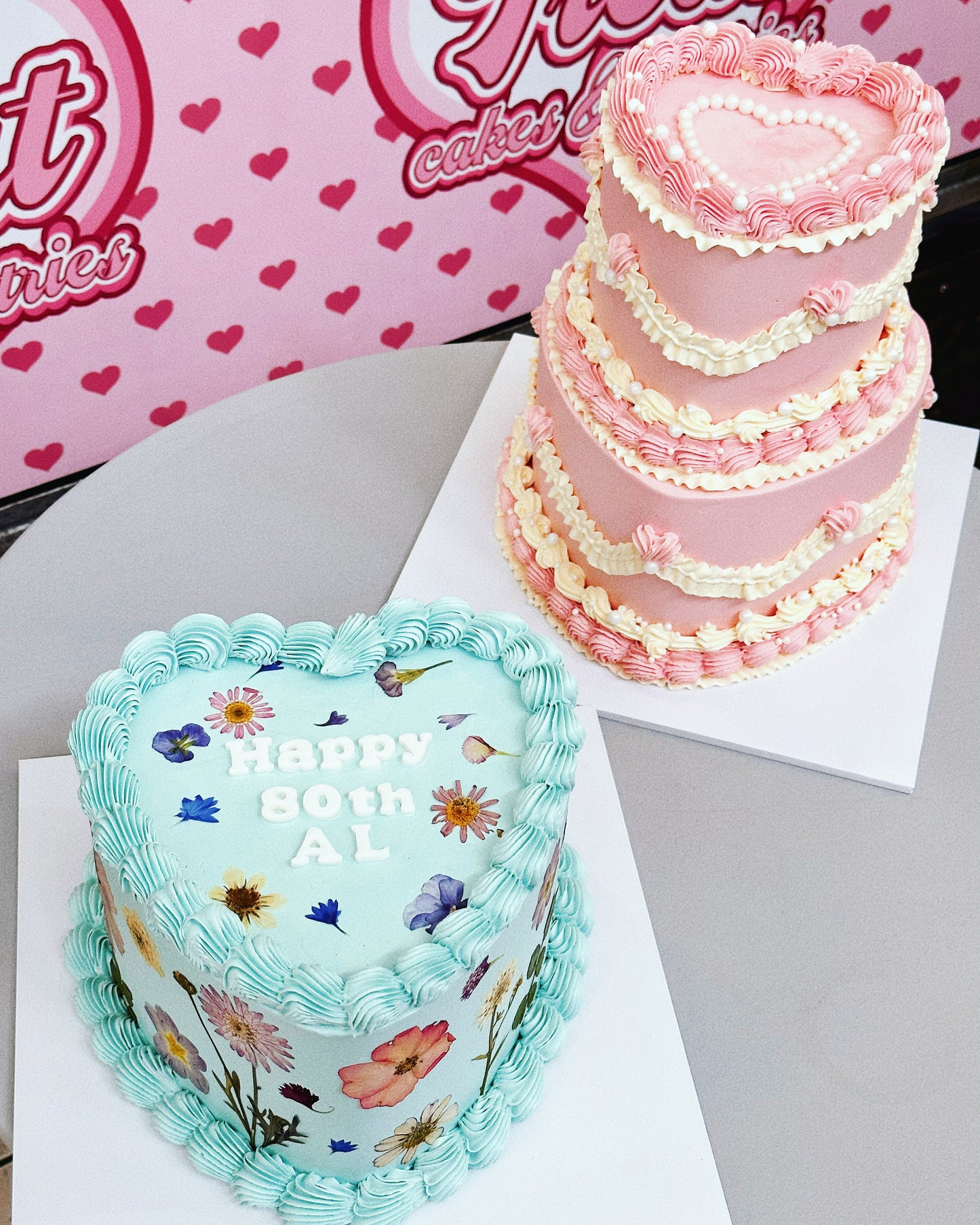 Pearl vintage cake